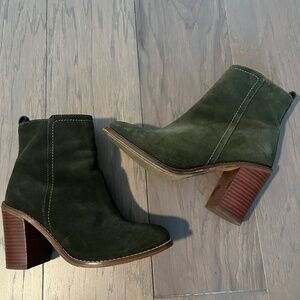 Anthropologie Seychelles Lounge Side-Cut Booties